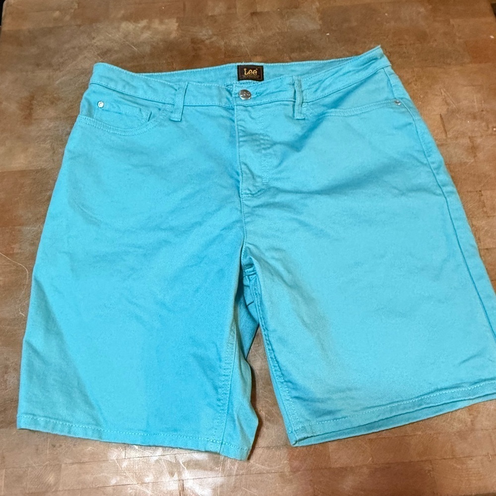 Lee Women’s Teal Shorts Bermuda Style Sz M/L